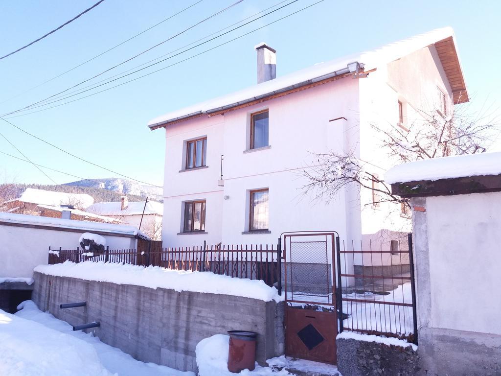 Guest House Ahp Mala Tsŭrkva Dış mekan fotoğraf