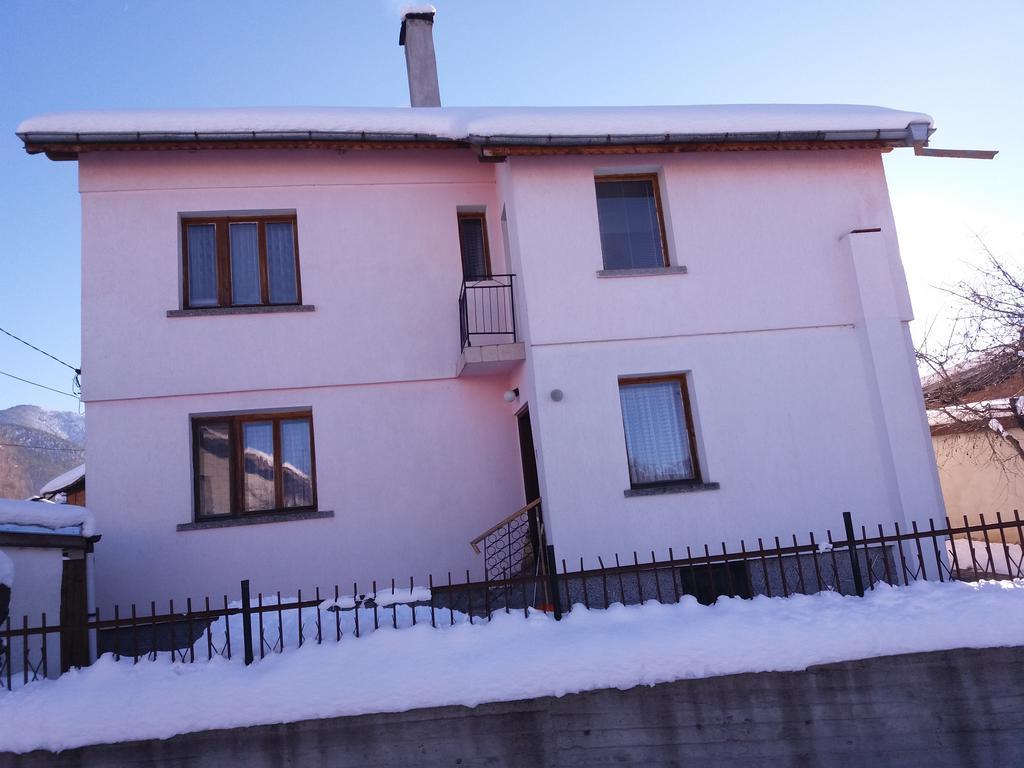 Guest House Ahp Mala Tsŭrkva Dış mekan fotoğraf
