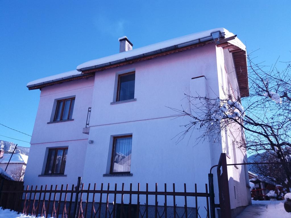 Guest House Ahp Mala Tsŭrkva Dış mekan fotoğraf
